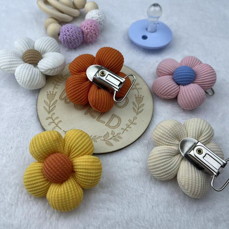 Kūdikių čiulptuko grandinėlė Penkių žiedlapių gėlių čiulptuko segtukai Silikoniniai karoliukai naujagimio manekeno spenelių laikiklio segtukai kūdikių čiulptuko laikiklis