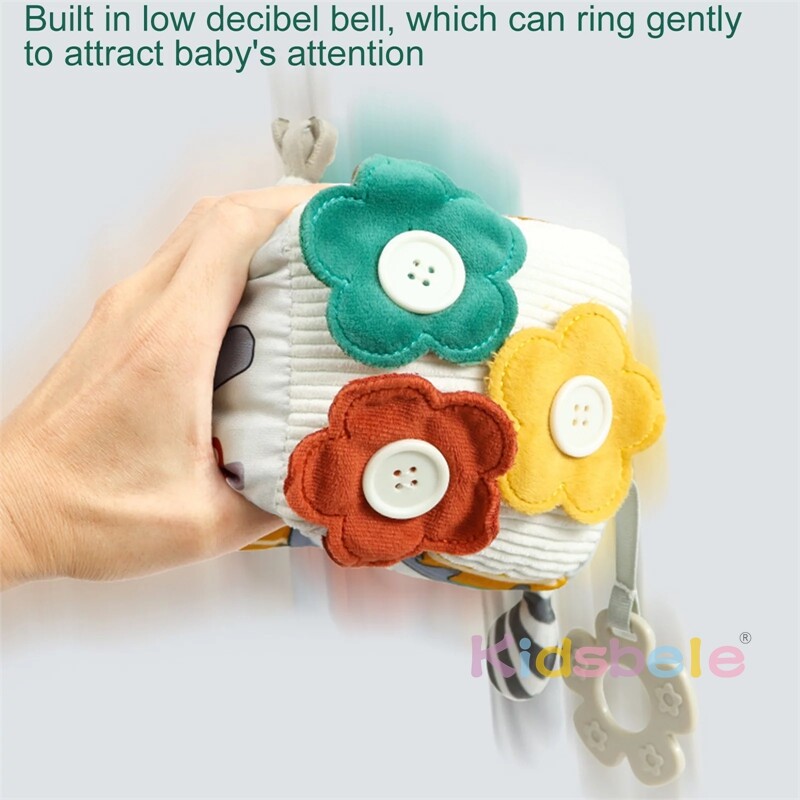 Kūdikio užimtas kubo sensorinių žaislų užsiėmimas mažiems vaikams, mokantis lavinančių žaislų, vystantis su veidrodžiu, minkštas kūdikis 0–3 m.