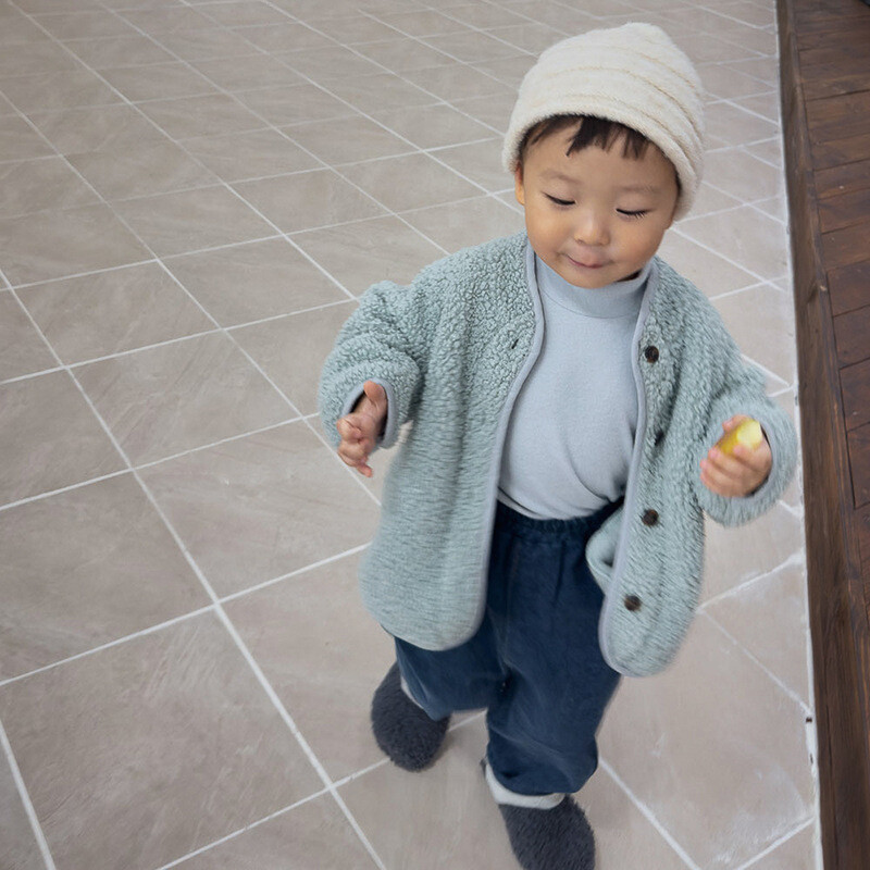 5125 Korejas bērnu apģērbs 2024 Ziemas zēniem un meitenēm Tīras krāsas jēra vilnas mētelis un samta polsterētas jakas