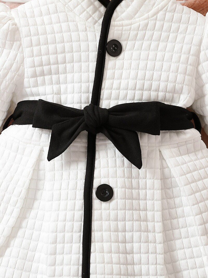 Mergaičių mados rudens ir žiemos terminio diržo suknelių komplektas Princesės paltas Klasikinis juodos ir baltos spalvos kontrastinis megztinis