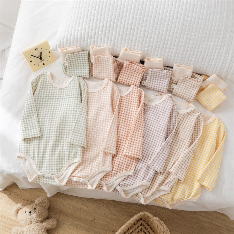 2024-es őszi baba pizsama szett 0-2 éves kisgyermek fiú kockás test + nadrág fehérnemű 2 db lány házi ruha öltöny kisgyermek alvó ruházat