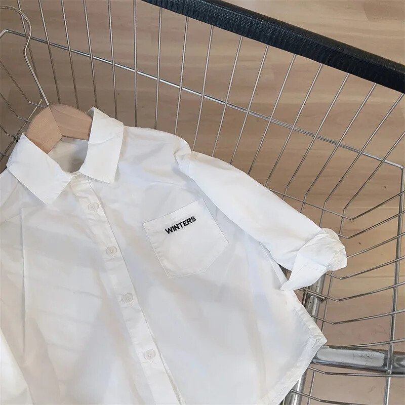 Bērnu balts krekls ar garām piedurknēm Stilīgs, vienkāršs bērnu tops 2024. gada pavasarim un rudenim, moderns jauna stila burtu tops