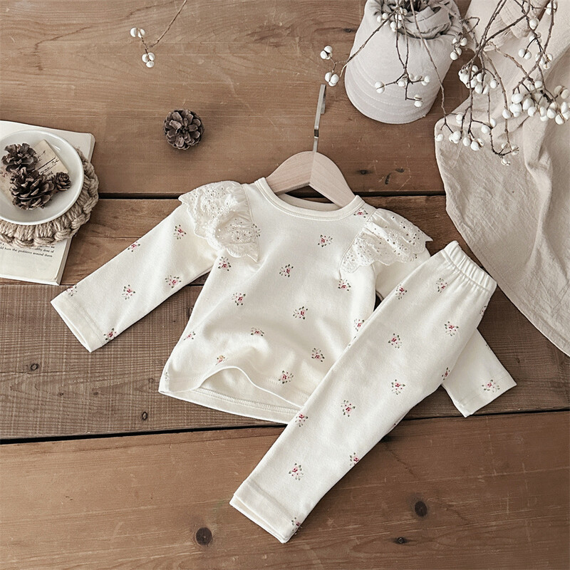 ﻿MILANCEL pavasario pižamos rinkinys kūdikiams mergaitėms su gėlėmis nėriniais skraidančiomis rankovėmis + kelnės 2 vnt.