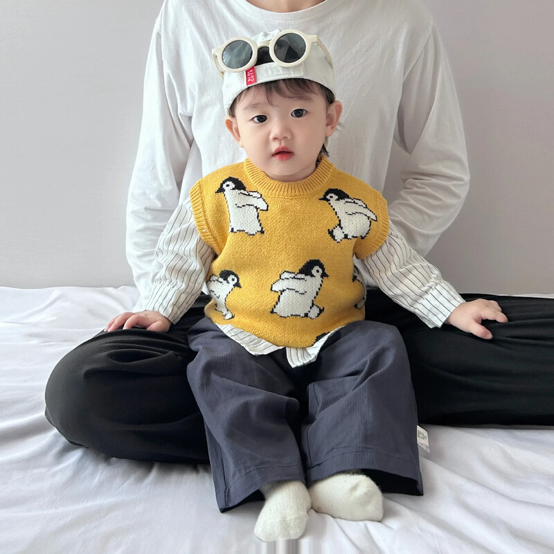 Gyerekruházat Divat Alkalmi koreai stílusú fiú mellény 2024 ősz és tél új fiú baba rajzfilm Aranyos All Match kötött mellény