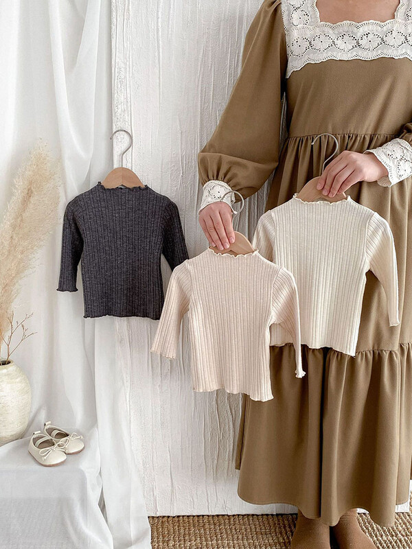 2025 tavaszi tömör csecsemő baba lány blúz Aranyos egyszínű csíkos kisgyermek hosszú ujjú póló csecsemő sokoldalú alsóingek