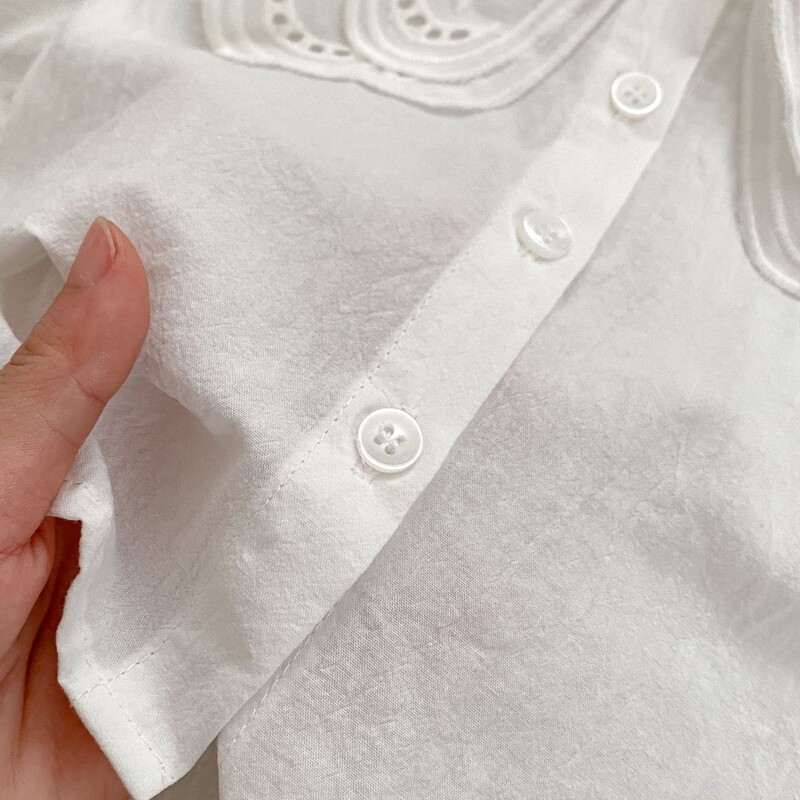 Mazuļu apģērbi 2025. gada pavasarī, meiteņu blūzes, masīvas divslāņu mežģīnes.