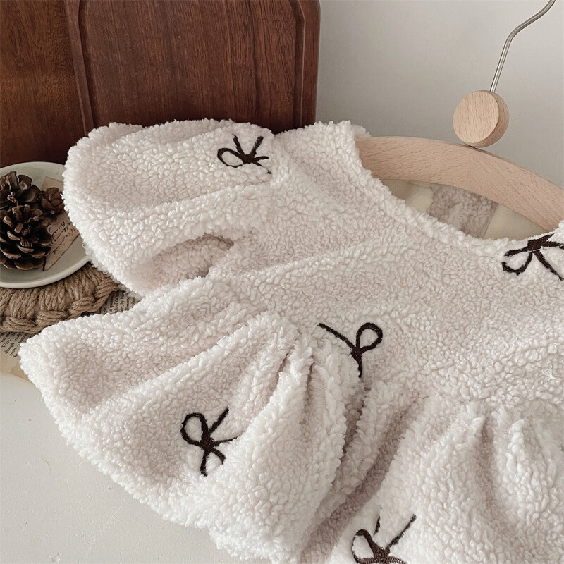 2025. gada ziema, jauni zīdaiņu pūtīšu piedurkņu jēra kašmira krekli, kā arī samta, biezi meiteņu loki, izšuvumi, silti topi, zīdaiņu apģērbi