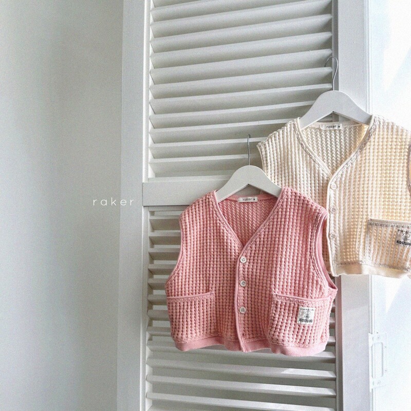 2025. gada pavasaris, jauns, zīdaiņu bezpiedurkņu veste, zīdaiņu zēns, meitene, vafeļu jaka, mētelis, mazs, ikdienišķa veste, bērnu kabatas augšdaļas jaka