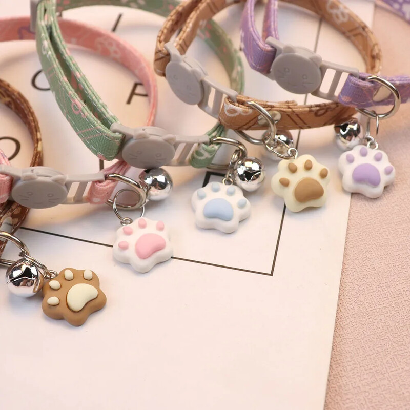 Armas kaelarihm koos kellukesega väikestele koertele Kutsikas, kassipoeg Asjad Aksessuaarid Reguleeritava jalajäljega kassi lahtikäiv kaelarihm