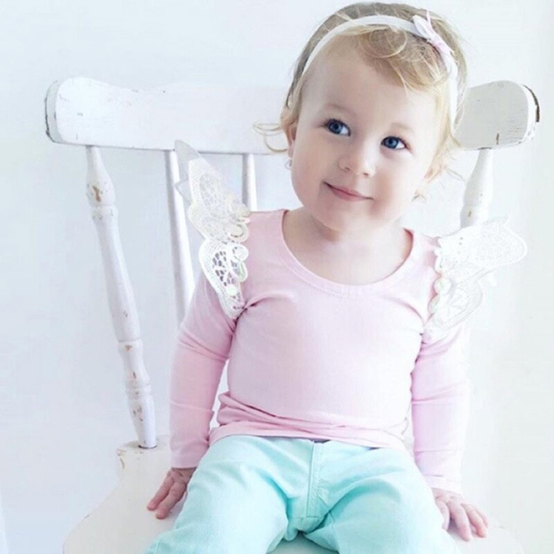 Mazuļu meiteņu T-krekls ar garām piedurknēm.