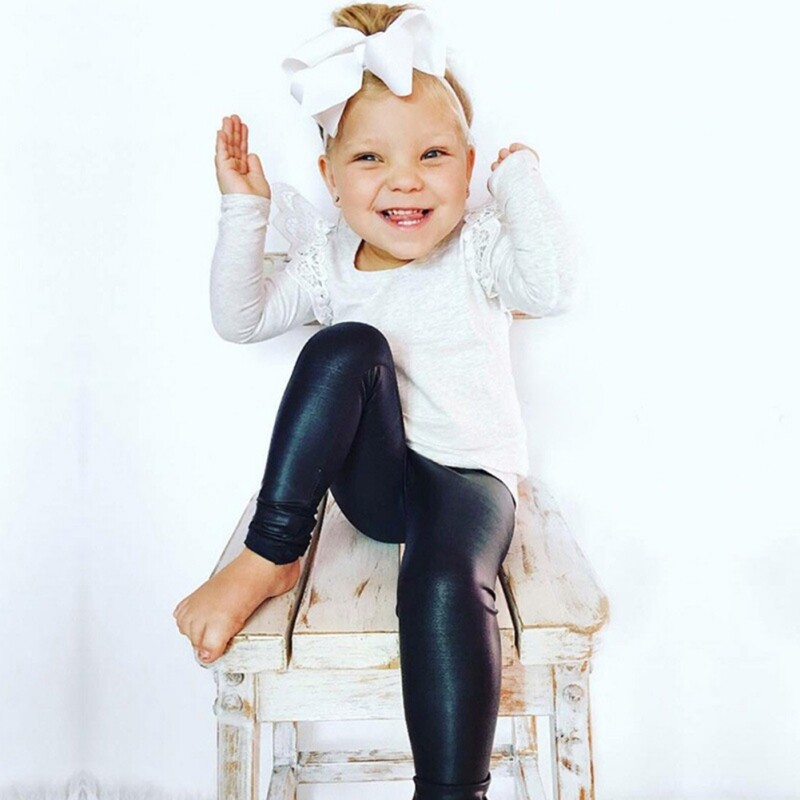 Mazuļu meiteņu T-krekls ar garām piedurknēm.