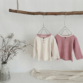 Pavasara un rudens drēbes zīdaiņu kontrastkrāsas rievotu krekls ar garām piedurknēm apakšu meitenēm ar trim mīlestības pogas topiņiem