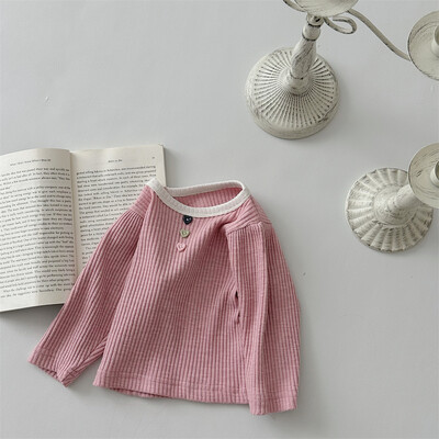 Pavasara un rudens drēbes zīdaiņu kontrastkrāsas rievotu krekls ar garām piedurknēm apakšu meitenēm ar trim mīlestības pogas topiņiem