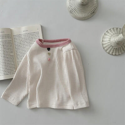 Pavasara un rudens drēbes zīdaiņu kontrastkrāsas rievotu krekls ar garām piedurknēm apakšu meitenēm ar trim mīlestības pogas topiņiem