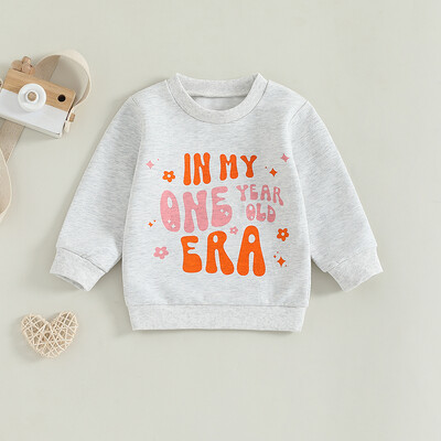 Pirmās dzimšanas dienas meitenes tērps manā gadu vecajā džemperī rudens kreklā ar garām piedurknēm 1. dzimšanas dienas meitenes apģērbs