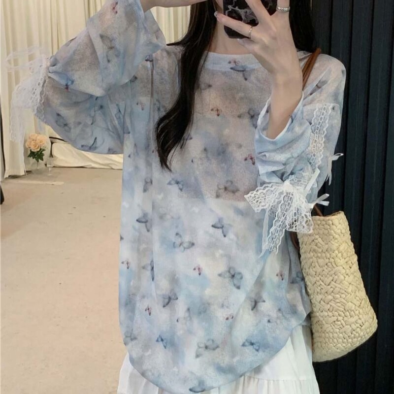 Ērts, caurspīdīgs, t-krekls ar garām piedurknēm.