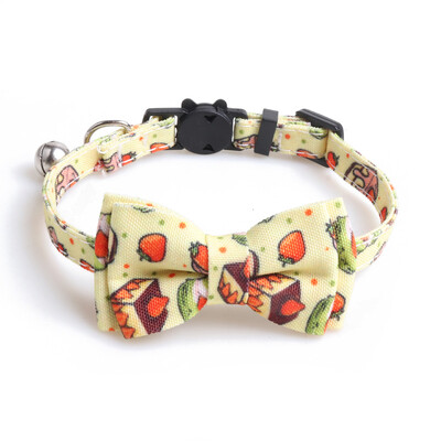 Väikese kassi kaelarihma turvalukk kellukesega kiirvabastusega vibusõlme kitsepaelad, isikupärastatud puuvilja-sõõrikukoogi muster