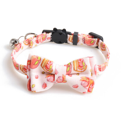 Väikese kassi kaelarihma turvalukk kellukesega kiirvabastusega vibusõlme kitsepaelad, isikupärastatud puuvilja-sõõrikukoogi muster