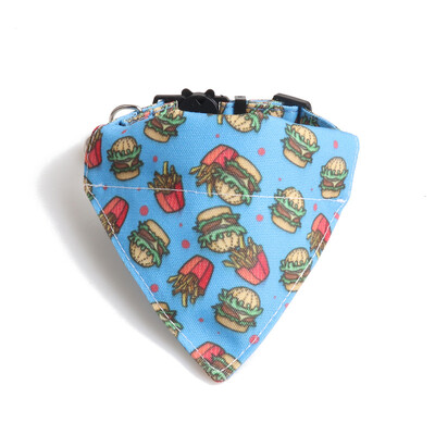 Väikese kassi kaelarihma turvalukk kellukesega kiirvabastusega vibusõlme kitsepaelad, isikupärastatud puuvilja-sõõrikukoogi muster