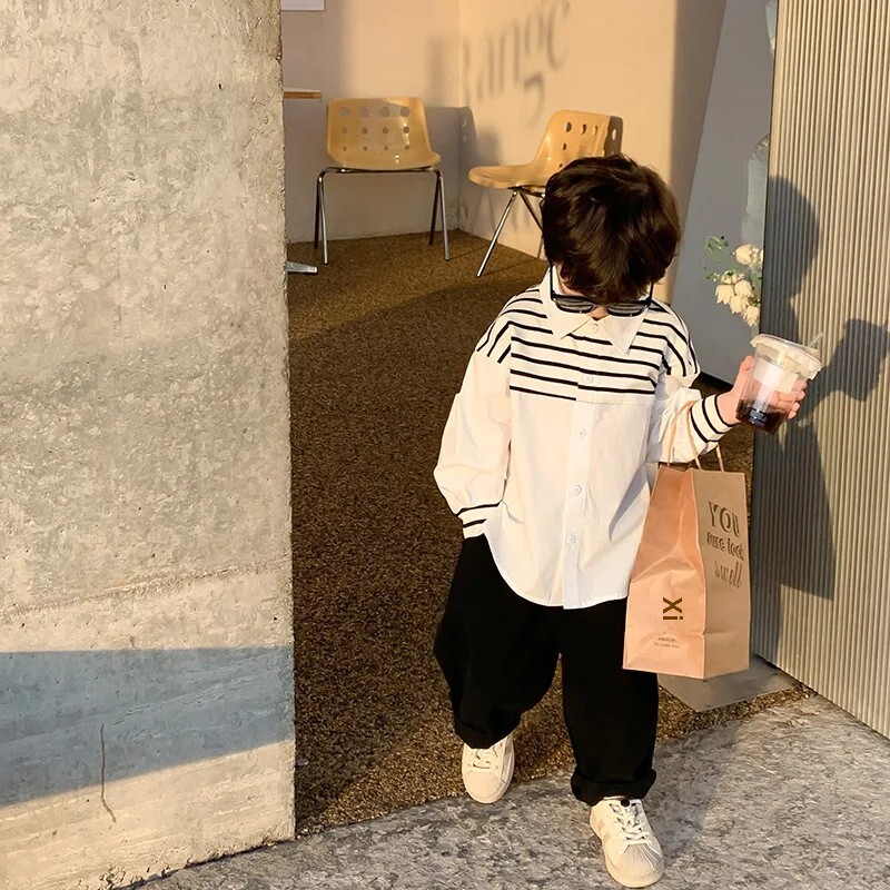 Moderns bērnu 2024. gada pavasara svītrains krekls, brīvi pieguļošs atloka krāsas bloķējošs veste, daudzpusīgs tops zēniem un meitenēm