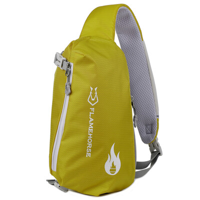 Crossbody Sling Bag Īpaši viegla ūdensnecaurlaidīga neilona plecu soma ar austiņu atveri, ideāls ceļojumu kompanjons