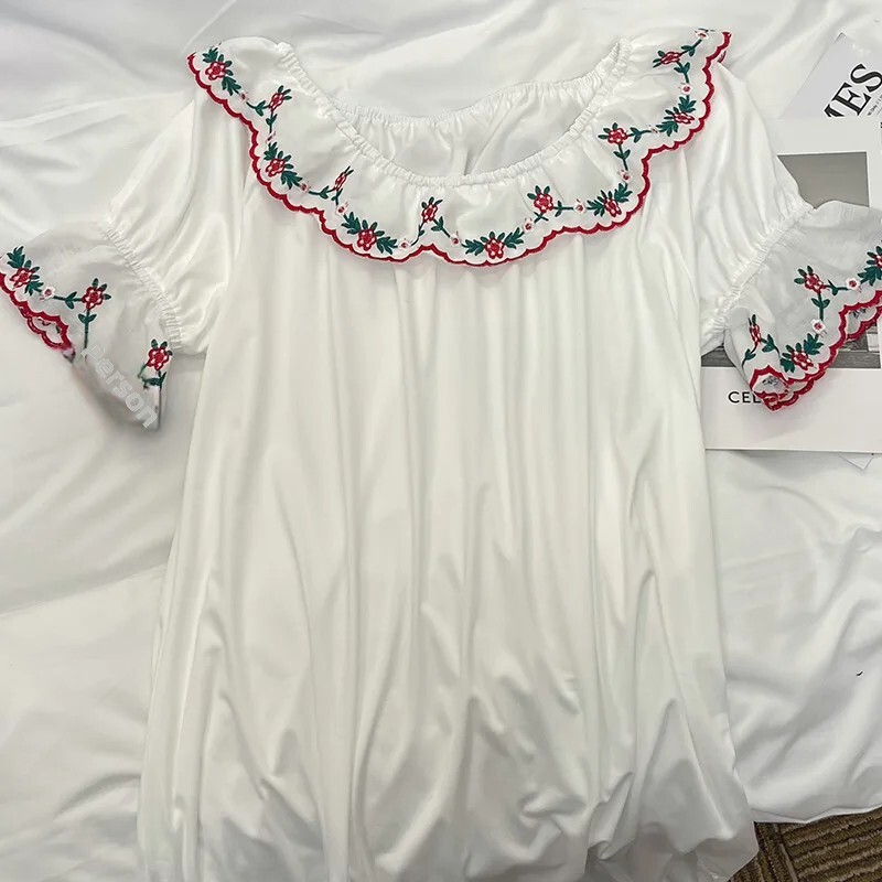 Vasaros stiliaus įžymybių saldūs miegui skirti balti raukiniai medvilniniai naktiniai moteriški viršutiniai drabužiai Namų drabužiai Real Shoot Didmeninė prekyba