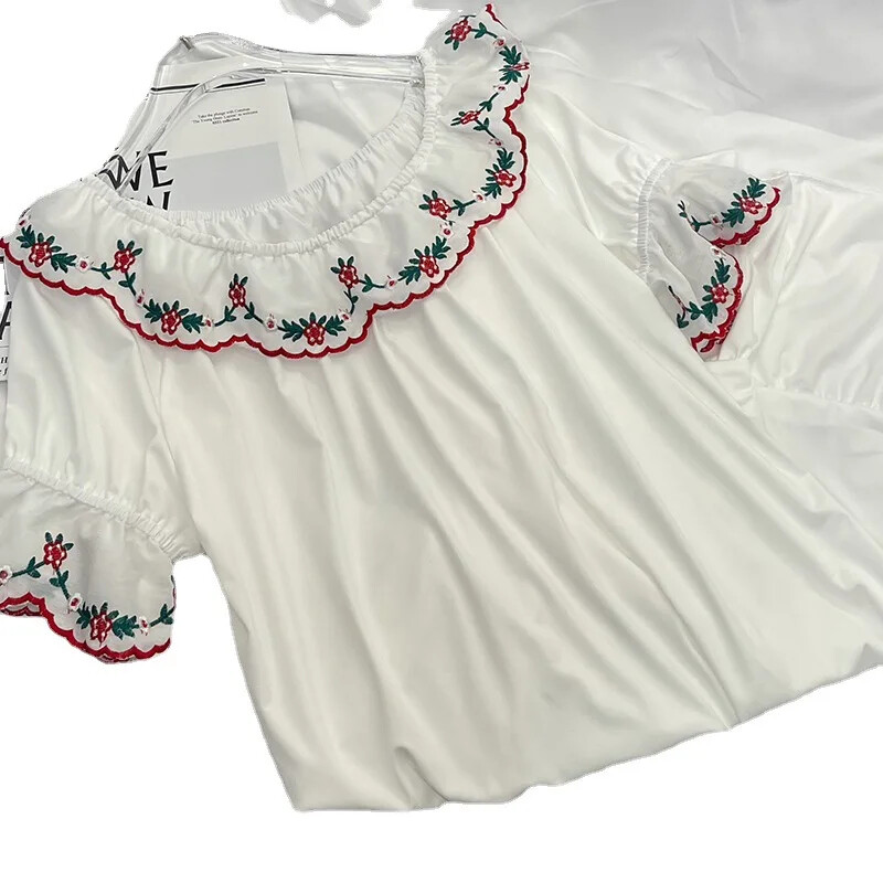 Vasaros stiliaus įžymybių saldūs miegui skirti balti raukiniai medvilniniai naktiniai moteriški viršutiniai drabužiai Namų drabužiai Real Shoot Didmeninė prekyba