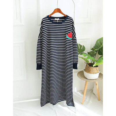 2024. gada pavasaris, jauns brīvs piegriezums ar garām piedurknēm, izšūtām, svītrainām augļu kleitām, naktskrekls, guļamkrekls, mājas apģērbs