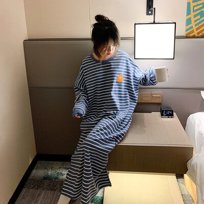 2024. gada pavasaris, jauns brīvs piegriezums ar garām piedurknēm, izšūtām, svītrainām augļu kleitām, naktskrekls, guļamkrekls, mājas apģērbs