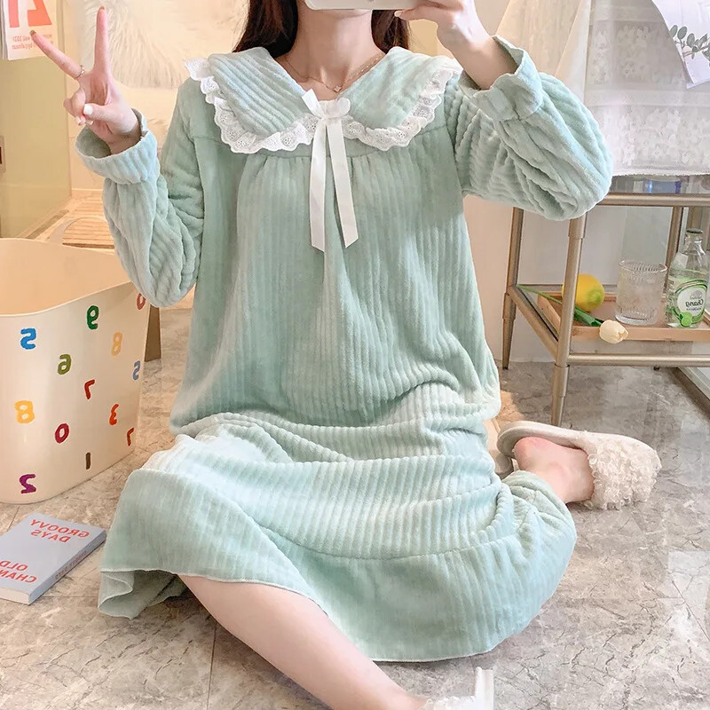 Uus flanellist talveunekleit naiste paksendatud suur avara istuvusega magus korallisamet, soe keskmise pikkusega kleit öösärk