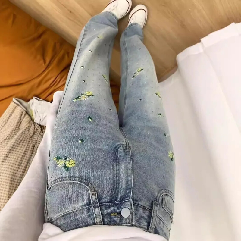 Vintažinio stiliaus didelio dydžio siuvinėti moteriški džinsai aukštu juosmeniu klubus dengiantys tiesios kojos varpelio apačia Vasarinė plona versija