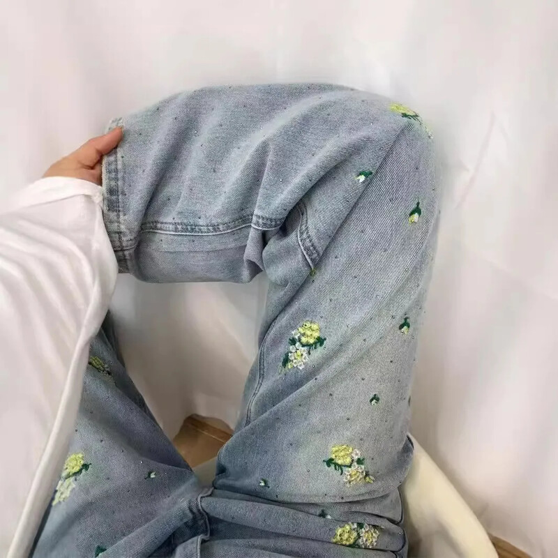 Vintažinio stiliaus didelio dydžio siuvinėti moteriški džinsai aukštu juosmeniu klubus dengiantys tiesios kojos varpelio apačia Vasarinė plona versija