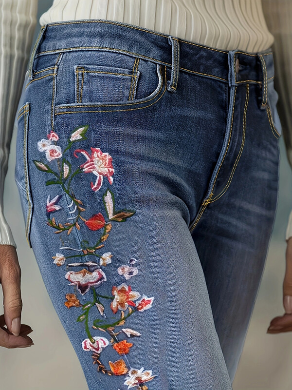 Moteriškos gėlėmis siuvinėti džinsai Mėlyni klasikiniai tiesūs plius dydžio kelnės Naujos mados laisvalaikio vidurio juosmens plonos tamprios džinsinės kelnės