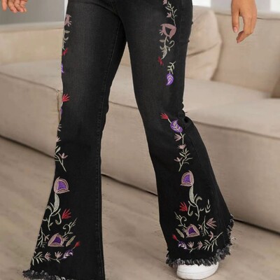 Moteriški džinsai su siuvinėti varpelio apačia, tamprios platėjančios džinsinės kelnės