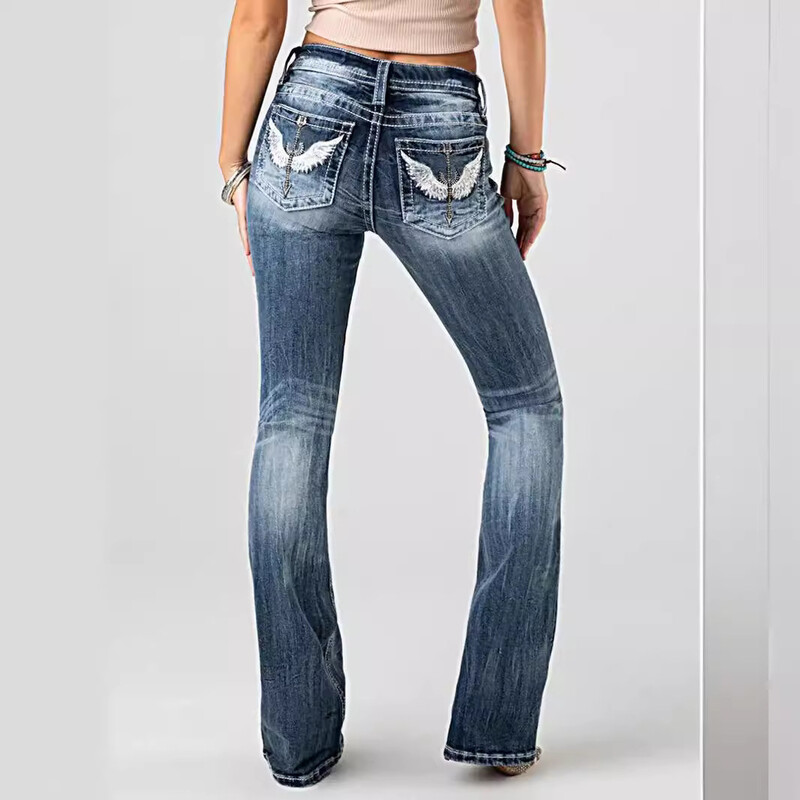 Išsiuvinėtus džinsus „Amazon Spot“ galima įsigyti tik Europos amerikiečių drabužių pramonei, skalbtoms tamprioms džinsinėms kelnėms