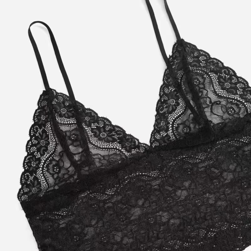 Naiste pitsiline seksikas pidžaamakomplekt V-kaelusega madala pitsiga ülaosa ja lühikesed püksid