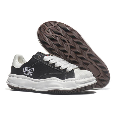 Laisvalaikio batai su paaukštintu korpusu storu padu yra madingi, stabilūs, paprasti, patogūs ir geros išvaizdos