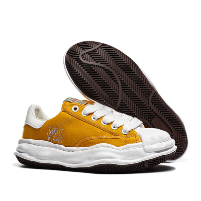 Laisvalaikio batai su paaukštintu korpusu storu padu yra madingi, stabilūs, paprasti, patogūs ir geros išvaizdos