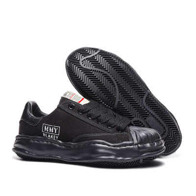 Laisvalaikio batai su paaukštintu korpusu storu padu yra madingi, stabilūs, paprasti, patogūs ir geros išvaizdos