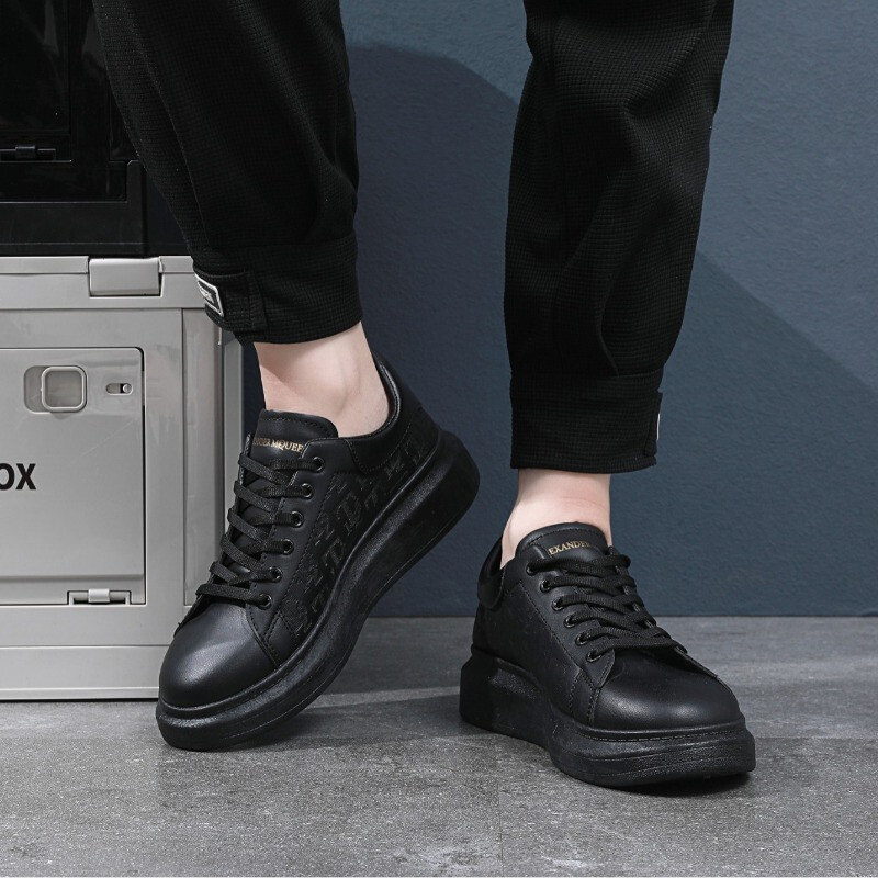 Vabaajajalatsid Meeste 2024 Uus saabumine Paeltega vabaaja tossud Kõrgendatud meeste lauajalatsid Mitmekülgsed nahast paksu tallaga muffinikingad