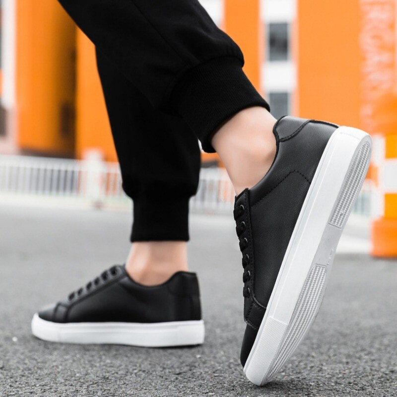 Prabangių prekių ženklų vyriški avalynė Laisvalaikio odiniai batai Suvarstomi plokščiai Tendencija Neslystantys sportbačiai Žemi vulkanizuoti batai Didesnio dydžio 48 batai