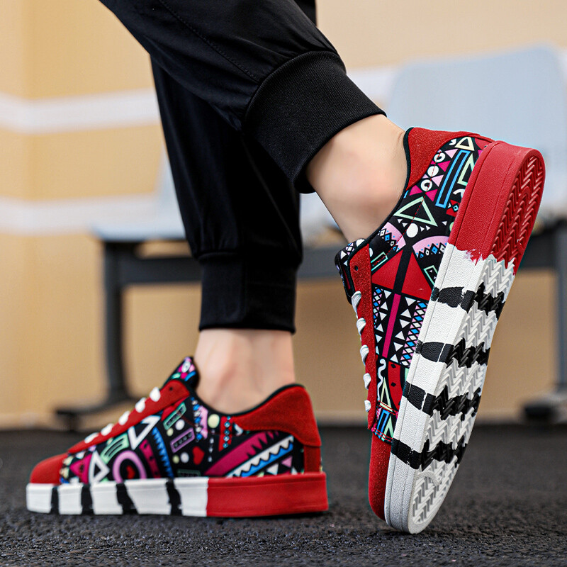 Kvaliteetsed punased vulkaniseeritud kingad meestele Unisex vabaaja tossud 46 suuruses mood Graffiti lamedad tossud meeste rulajalatsid