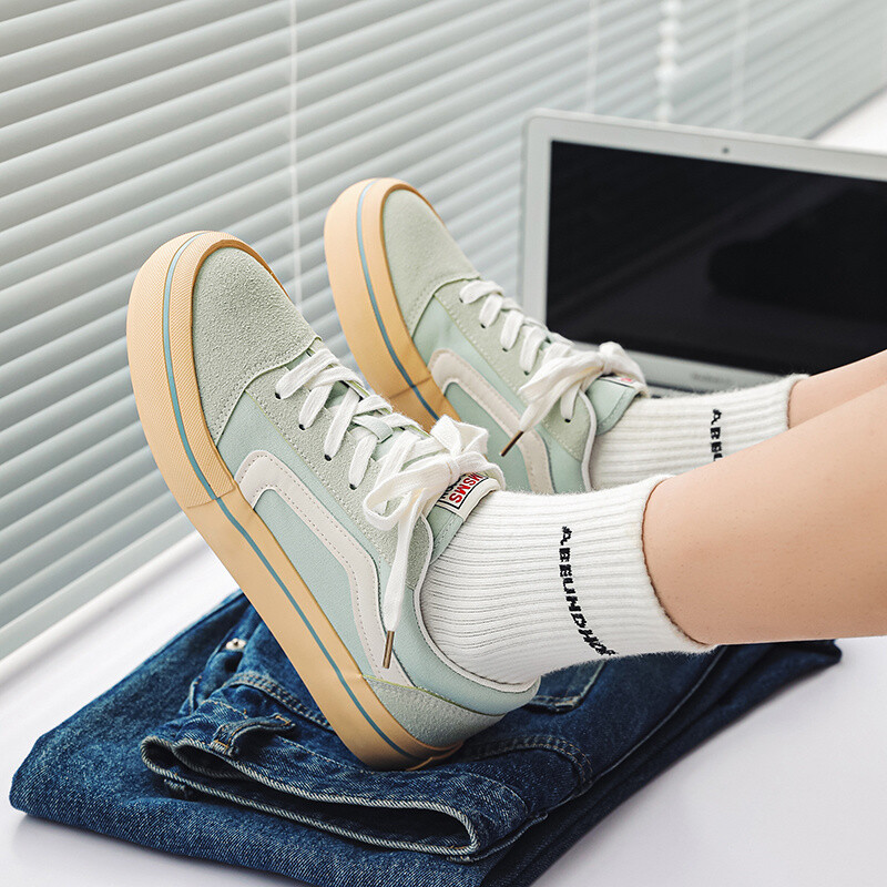 Karštas išpardavimas Klasikiniai raudoni vyriški drobiniai batai Madingi suvarstomi vyriški drobiniai sportbačiai Hiphopo riedlenčių laisvalaikio batai Vyriški vulkanizuoti batai