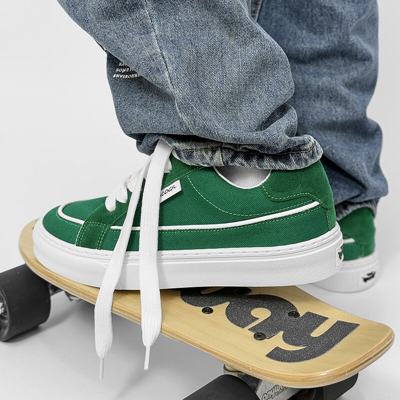 2025. gada Sarkanas audekla apavi vīriešiem Oriģinālas zemas vīriešu auduma kedas Komforta platforma Vīriešu skeitborda kedas zapatillas de lona