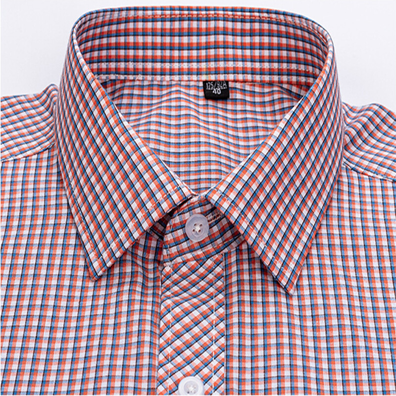 Moodne puuvillane ruuduline särk meeste lühikeste varrukatega, ühe plaastriga taskudisain Noor vabaaja, standardse sobivusega meeste särk