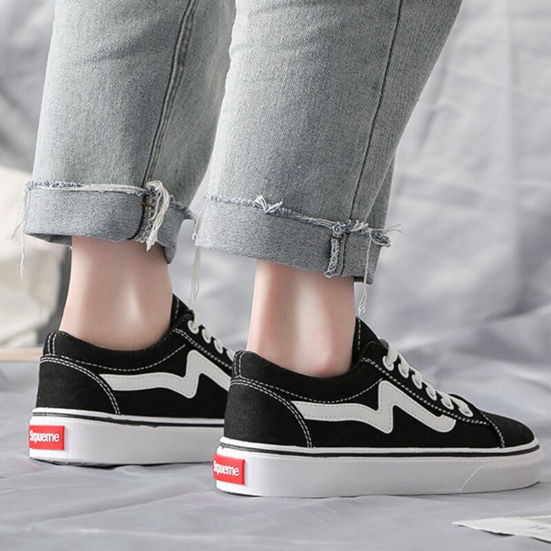 2025 m. pavasario nauji drobiniai batai Moteriški kvėpuojantys lentos batai studentams Laisvalaikiai sportbačiai Suvarstomi sportiniai teniso treniruokliai bėgimo bateliai