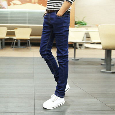 Vīriešu džinsi, 2025. gada vasara, jauns korejiešu stils, tievs vienkrāsains jaunatnes melnas mazas pēdu bikses, moderns vīriešu apģērbs