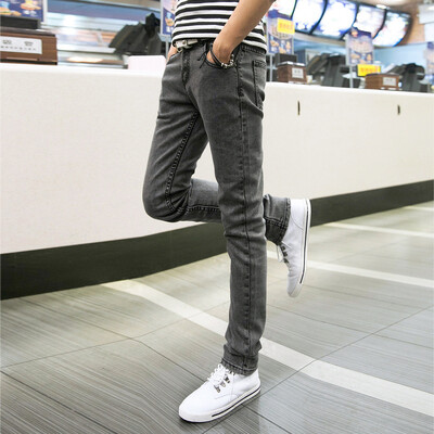 Vīriešu džinsi, 2025. gada vasara, jauns korejiešu stils, tievs vienkrāsains jaunatnes melnas mazas pēdu bikses, moderns vīriešu apģērbs