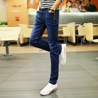 Vīriešu džinsi, 2025. gada vasara, jauns korejiešu stils, tievs vienkrāsains jaunatnes melnas mazas pēdu bikses, moderns vīriešu apģērbs