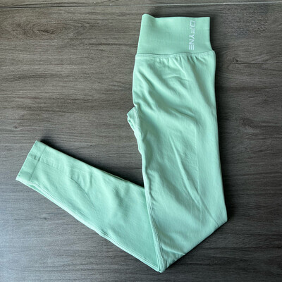 Impact säärised Naiste Curl Up Õmblusteta joogapüksid Kvaliteetsed säärised Madala soonikuga fitnesspüksid Kõrgelt venivad fitnessi säärised